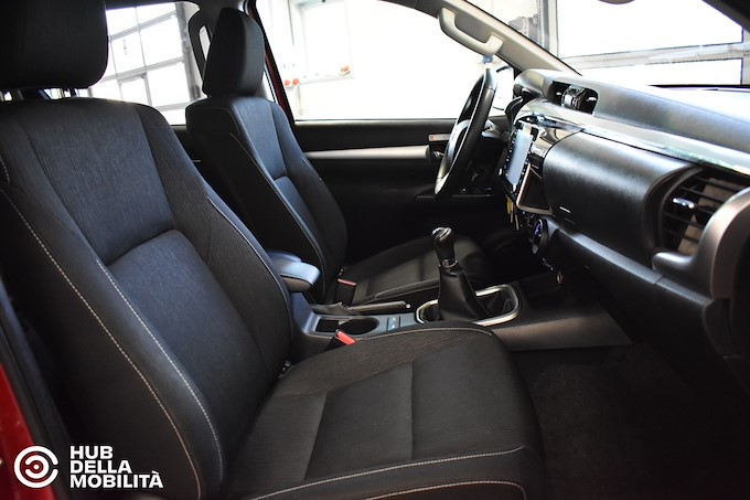 TOYOTA Hilux 2.8 D 4WD 4 porte Double Cab Lounge